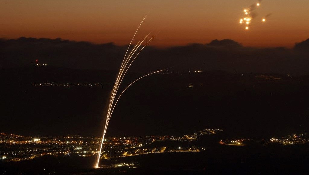 SON DAKİKA: İsrail, Hizbullah’ın büyük çaplı bombardımanını önlemek için Lübnan’a karşı akın başlattı