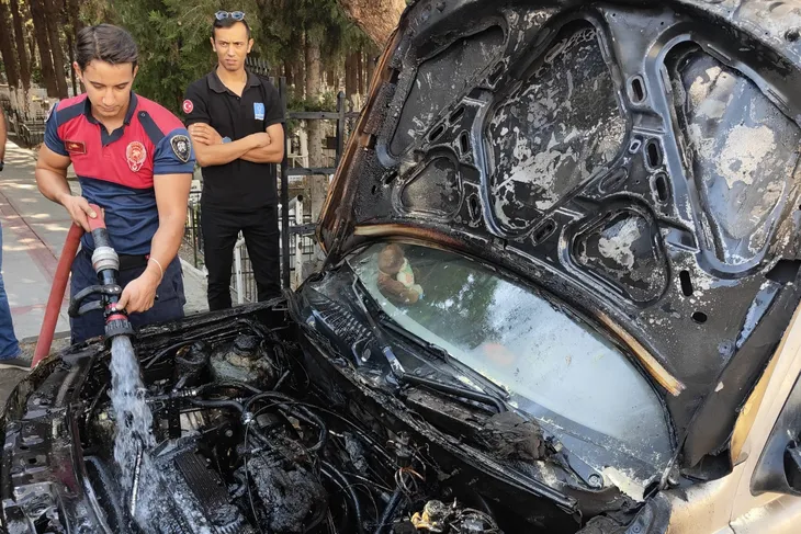 Aydın Kuşadası’nda park halindeki cip alev aldı