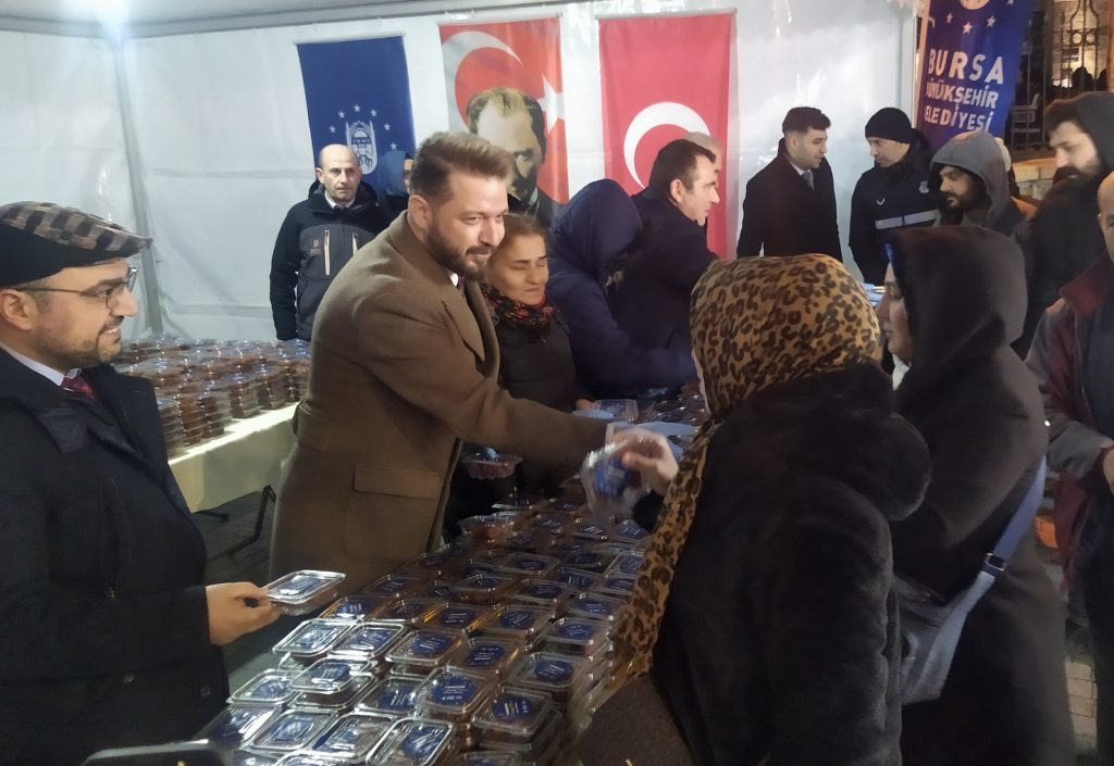 Büyükşehir’den Berat Kandili’nde tatlı ikramı