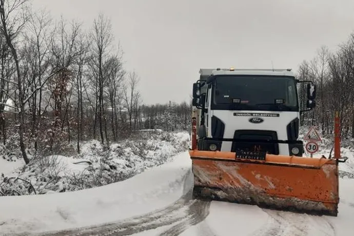 Bursa İnegöl’de 24 Saatte 925 km kar temizleme çalışması yapıldı