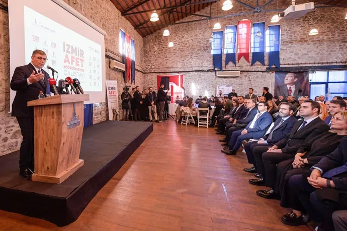 İzmir’de Başkan Tugay “Afet Koordinasyon Çalıştayı”nın açılışını yaptı